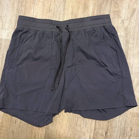 L.L Bean Women's Vista Camp Shorts-size medium - Picture 1 of 5